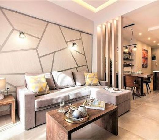Metro Apartment