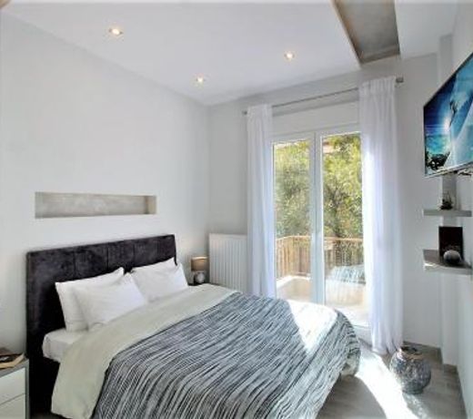 Metro Apartment