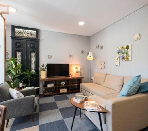 CN150 boutique studio, charming flat