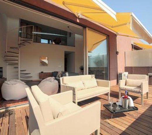 Sunny Loft in Downtown Porto with Private Parking