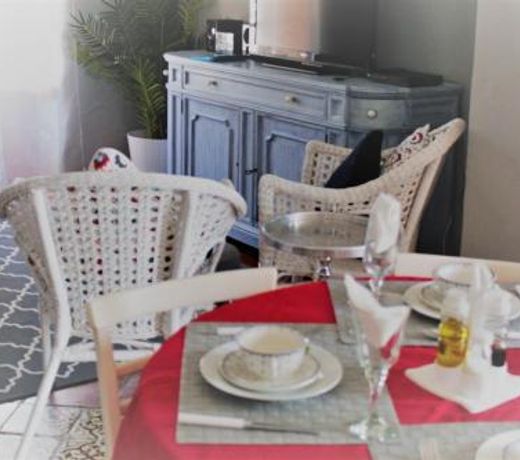 La Casita Gris