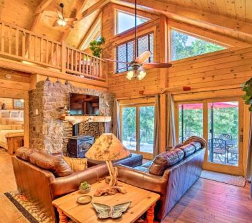 Luxury Mountain Cabin with Furnished Deck and Views!