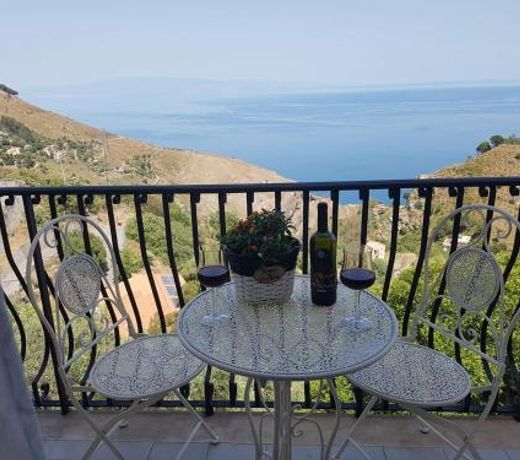 Casa "Rocca di Mola"