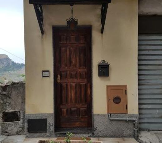 Casa "Rocca di Mola"
