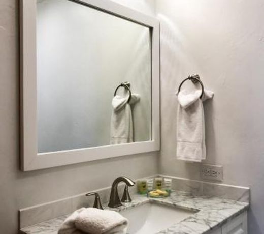 Gorgeous 2 Bedroom East Vail Condo. Hot Tub, Summer Pool, Market.