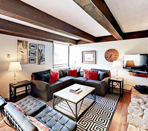 E Lionshead Condo #402