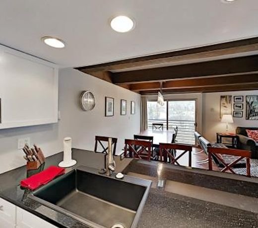 E Lionshead Condo #402