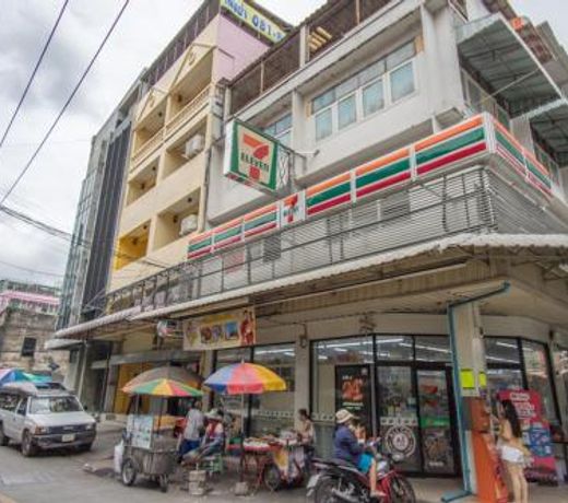 T2 2 Bedrooms 6 guests Full kitchen 1 min to BTS