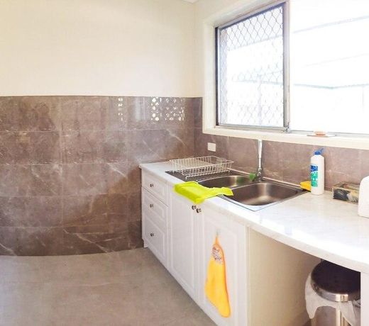 Clean and comfort single bed room B04