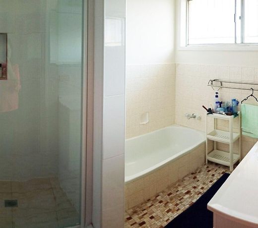 Single bed room, Sunnybank plaza, walk to S01