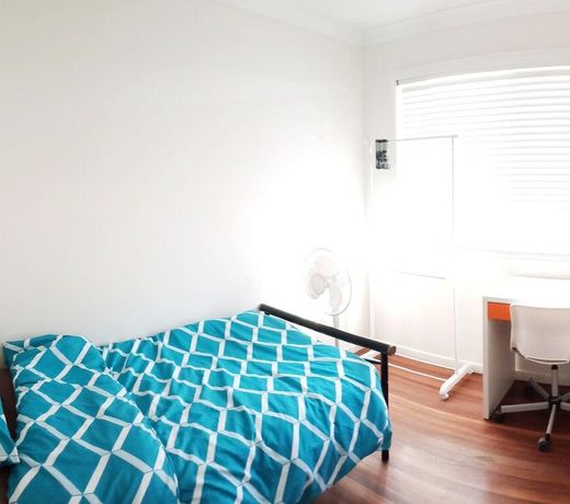 Single bed room, Sunnybank plaza, walk to S01