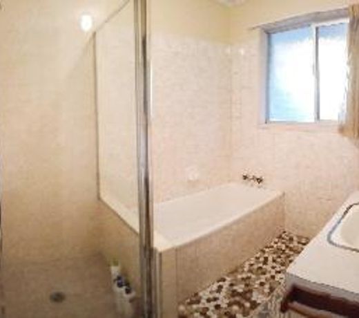 Big house comfort room with shower room C02