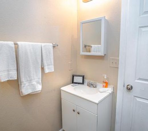 Houston St Guest house near Downtown/Military base