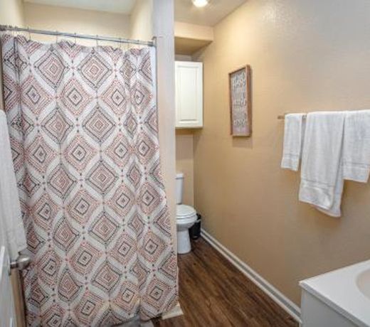 Houston St Guest house near Downtown/Military base