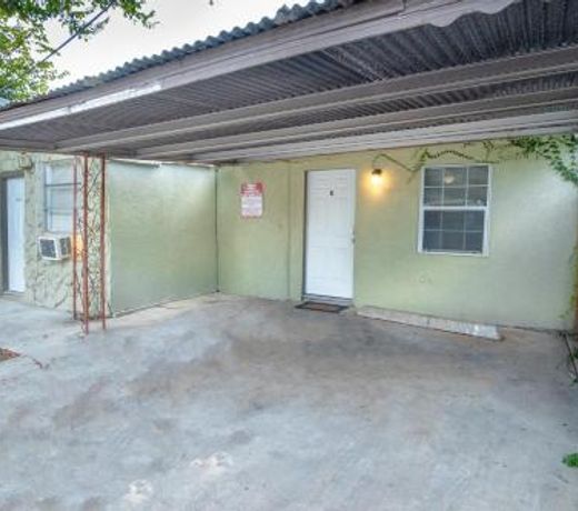 Virginia St. San Antonio Guesthouse Near Downtown