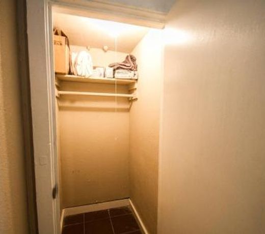 Hays #B Near Downtown Guest Studio