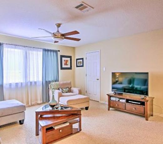 Home with Patio, Mins to SeaWorld and Lackland AFB!