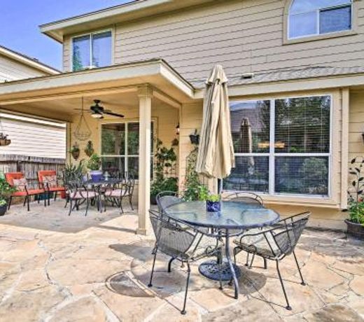 Home with Patio, Mins to SeaWorld and Lackland AFB!