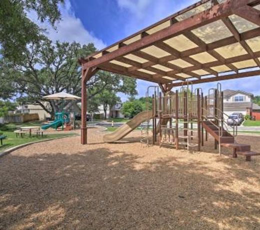 Home with Patio, Mins to SeaWorld and Lackland AFB!