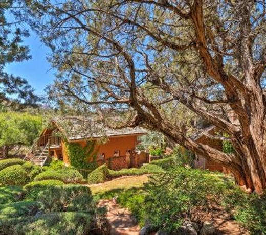 Unique Sedona Home with Mountain Views and Guest House