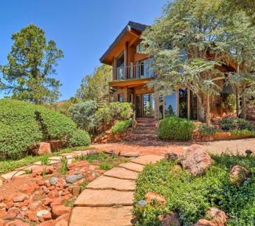 Unique Sedona Home with Mountain Views and Guest House