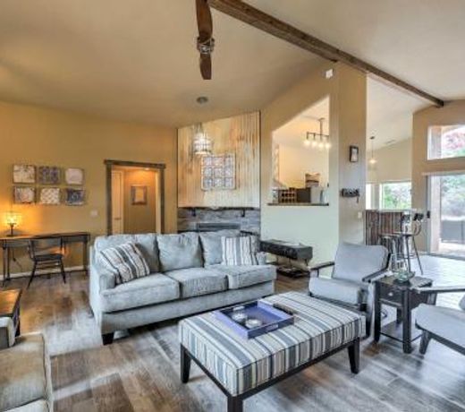 Pristine Escape with Patio and Red Rock Views, Trails!