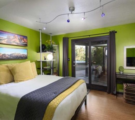 Sleek Sedona Abode with Hot Tub and Outdoor Hangout!