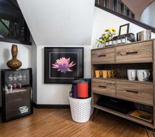 Sleek Sedona Abode with Hot Tub and Outdoor Hangout!
