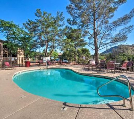 Condo Comfort in Sedona with Pool and Grill Access