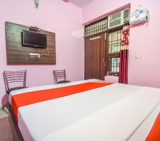 OYO 72141 Hotel Deep Palace