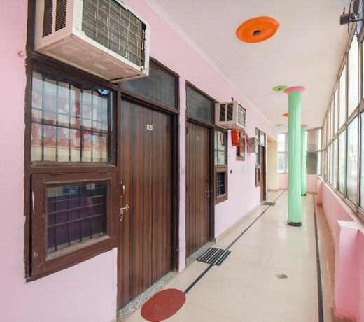 OYO 72141 Hotel Deep Palace