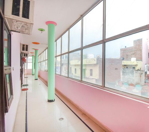 OYO 72141 Hotel Deep Palace