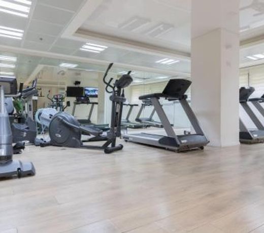 Amazing 2 Bedrooms/Gym/Parking in city center