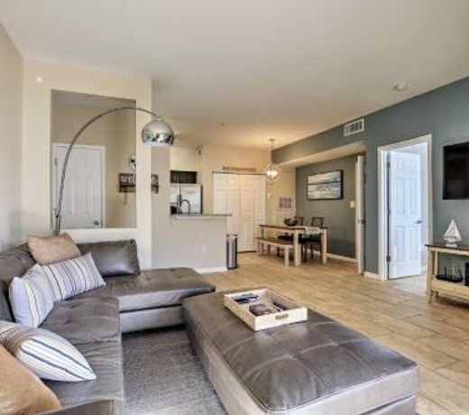 Modern Condo with Pool 4 Mi to Clearwater Beach!