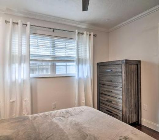 Clearwater Home with Hot Tub and Patio, 9mi to Beach