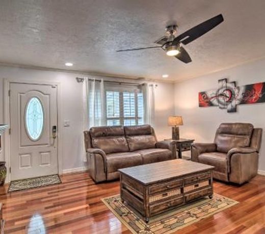 Clearwater Home with Hot Tub and Patio, 9mi to Beach