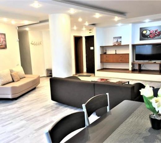 Large Apartment in Ultra-Central Location