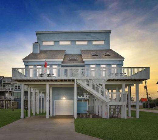 New Listing! Chic Karankawa Home, 1 Block to Beach home