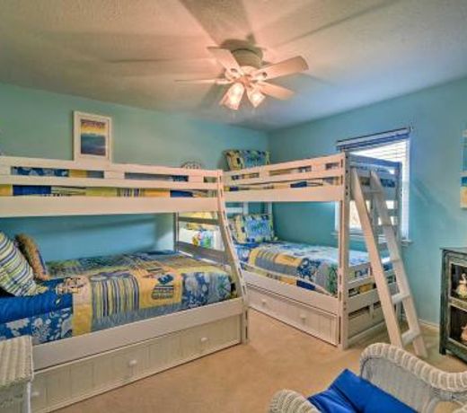 Galveston Family Getaway, 1 Block to Beach!
