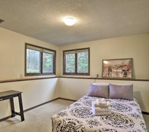 Minneapolis Home w/ Deck - 11 Mi. to Downtown
