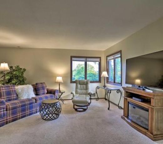 Minneapolis Home w/ Deck - 11 Mi. to Downtown