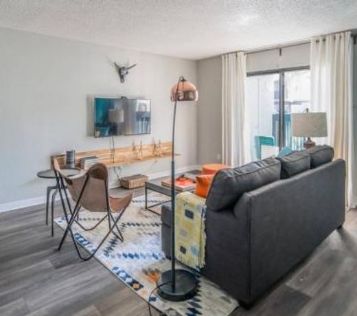 2BR Apt in North Phoenix with Pool by WanderJaunt