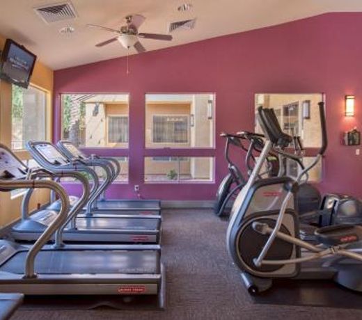 3 BR - TPC Golf, Shopping & Dining 3 miles with Parking -1025
