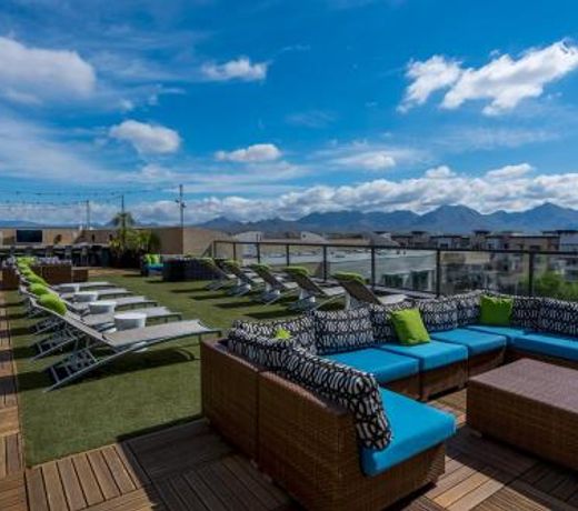 Palacio Scottsdale Luxury King~Walk to Dining & Shopping with Rooftop Lounge and Parking