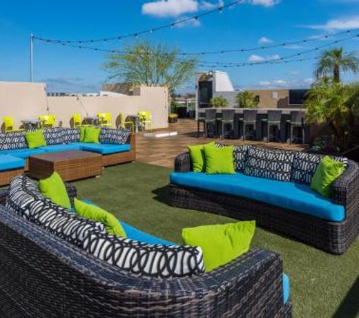 Palacio Scottsdale Luxury King~Walk to Dining & Shopping with Rooftop Lounge and Parking
