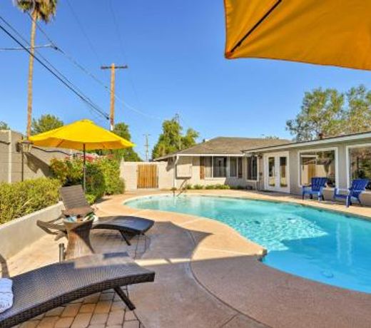 Pristine Phoenix Residence with Camelback Mtn Views!
