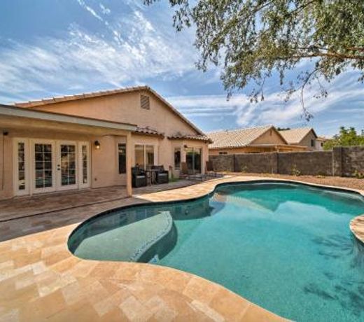 Private Sonoran Oasis with Heated Pool Near Hiking!