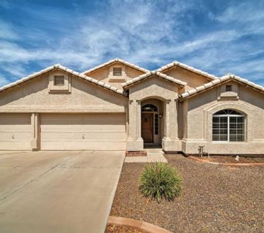 Private Sonoran Oasis with Heated Pool Near Hiking!