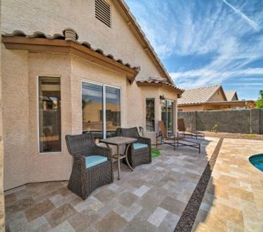 Private Sonoran Oasis with Heated Pool Near Hiking!