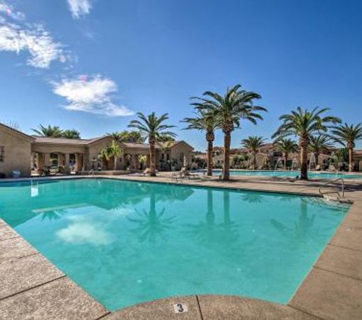 Elegant Palms Townhome with Patio and Resort Amenities!